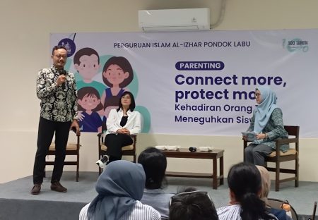 2-Pak-Febi-Yonesta-dalam-Sesi-Parenting-di-Yayasan-Anakku